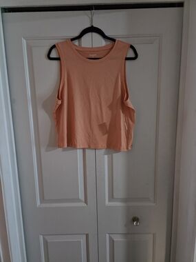Old Navy Peach Sleeveless Cropped Tank
